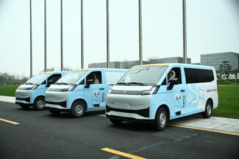 绿动空港 智联出行｜远程新能源商用车助力长龙航空绿色运营